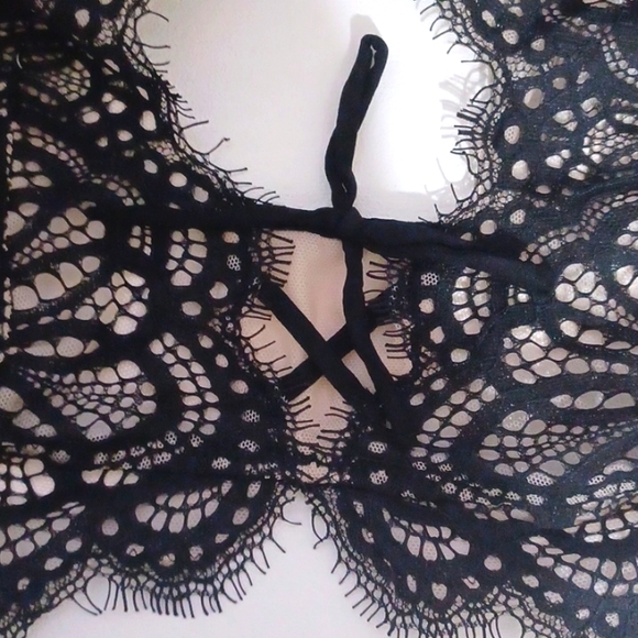 Victoria's Secret Bralette, size medium, color black - Picture 6 of 6